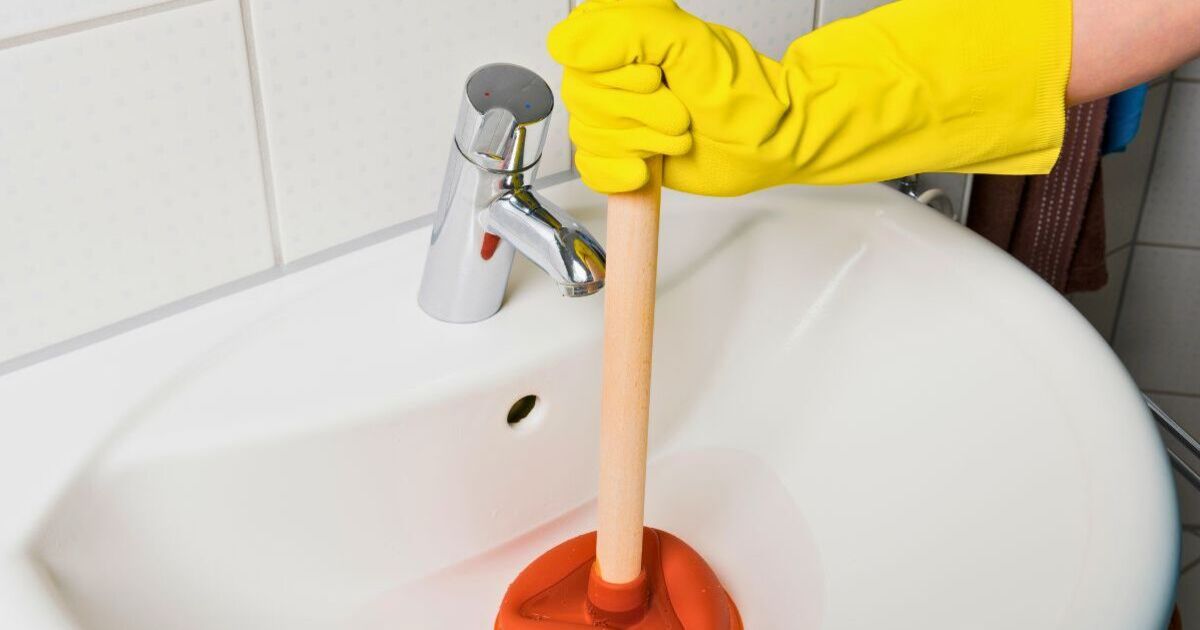 Die einfachste Methode, um ein Waschbecken zu reinigen – funktioniert besser als chemische Mittel