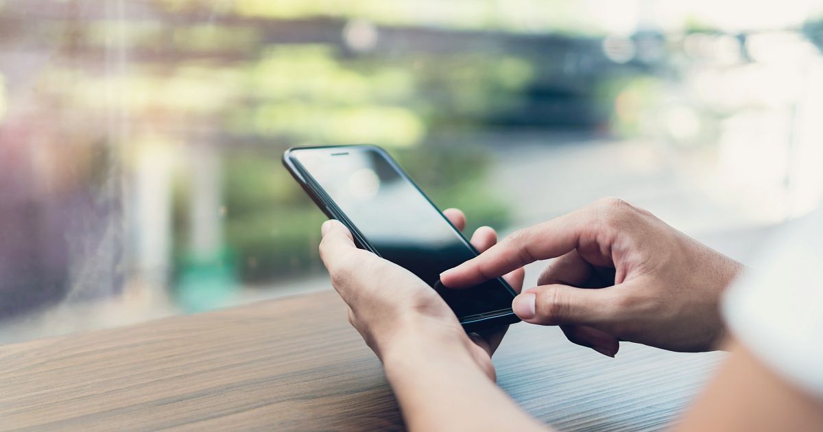 Deaktivieren Sie diese Funktion auf Ihrem Mobiltelefon, wenn Sie nicht Opfer von Betrügern werden möchten.